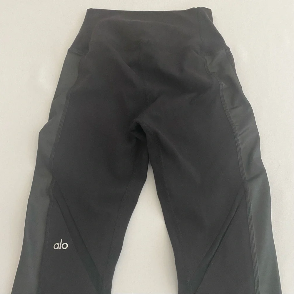 Alo Women’s Leggings XS Mesh Panels High Waisted Activewear Yoga Gym Sporty